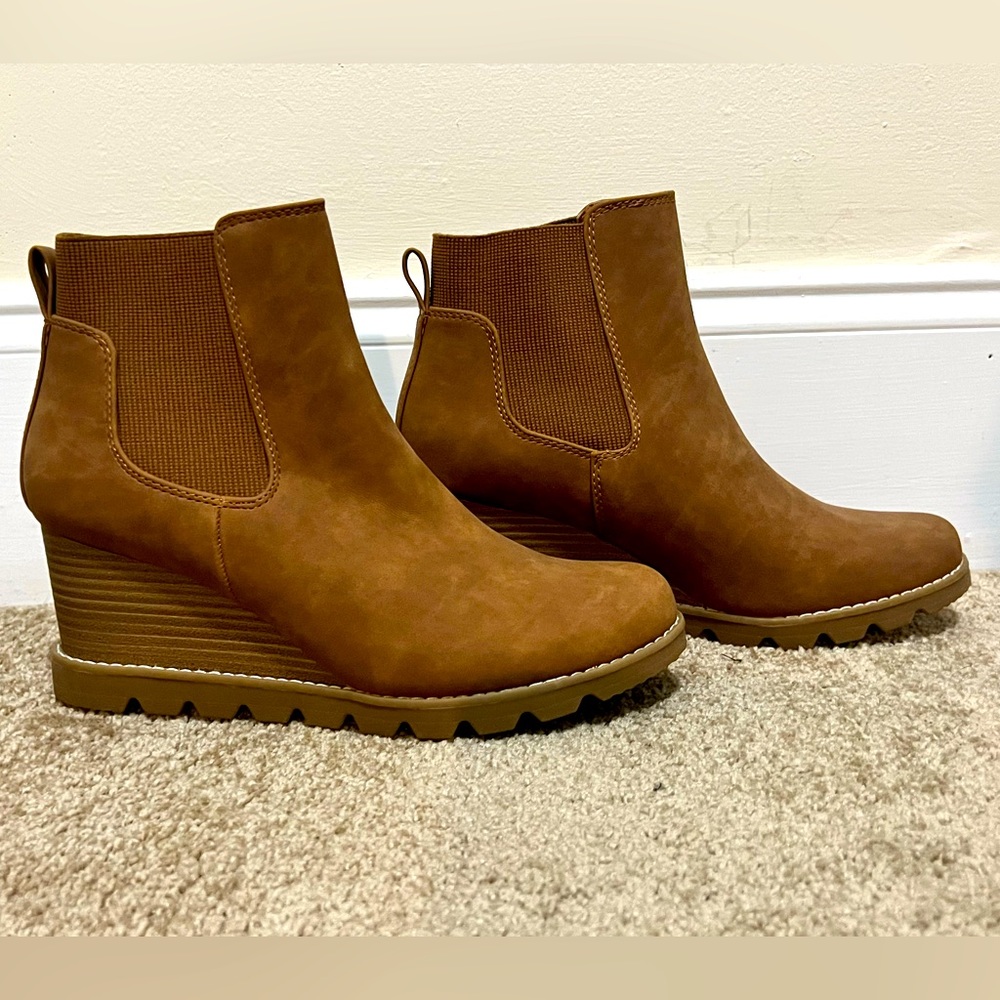 Universal thread, wedge boot, size 10